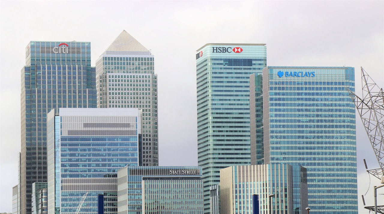 Canary Wharf skyline in London featuring HSBC, Barclays, Citi and State Street headquarters, highlighting the UK’s global financial district.
