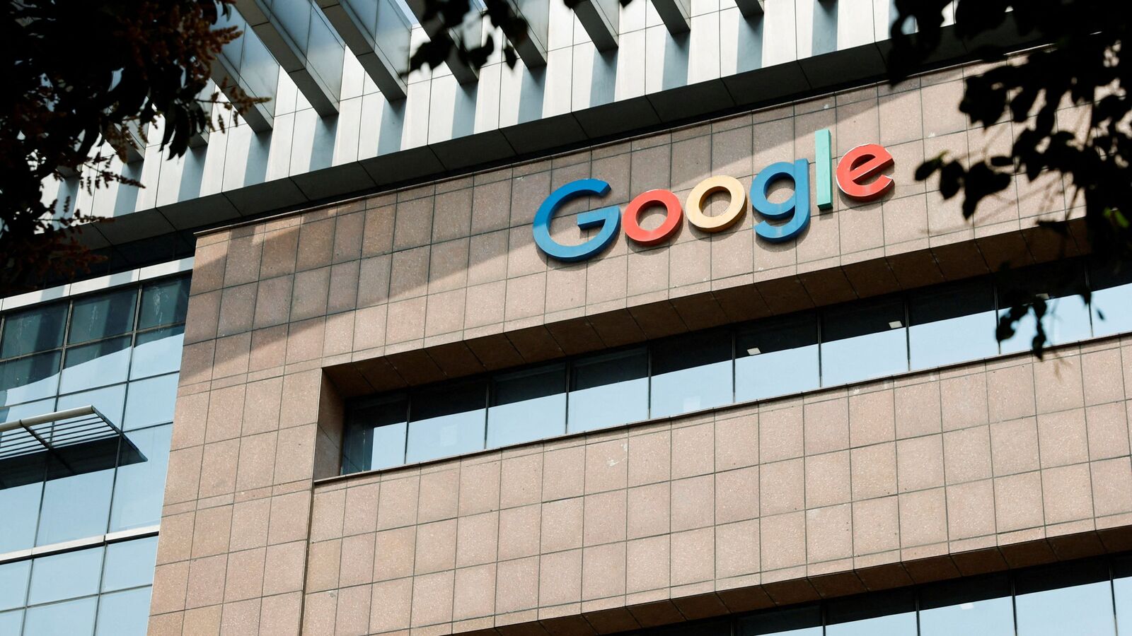 Google logo displayed on modern office building facade, representing global technology company headquarters and digital innovation sector.