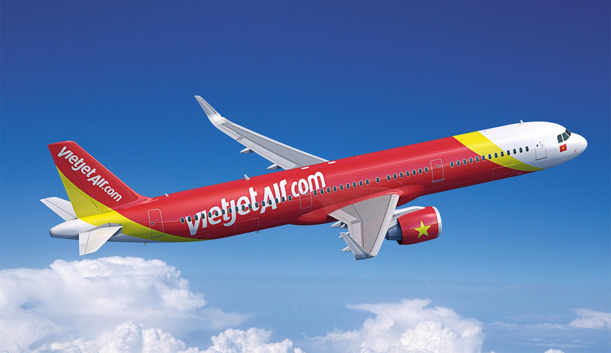 VietJet Air aircraft flying at cruising altitude against a blue sky, showcasing the Vietnamese low-cost airline’s red and yellow livery during regional and international flight operations.
